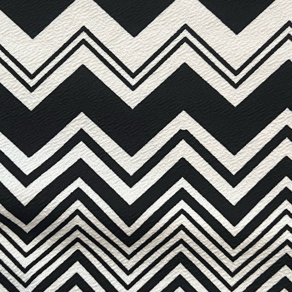 Rue21 Black White Chevron Print Zig Zag Short Sleeve Top Extra Large XL - Picture 6 of 6